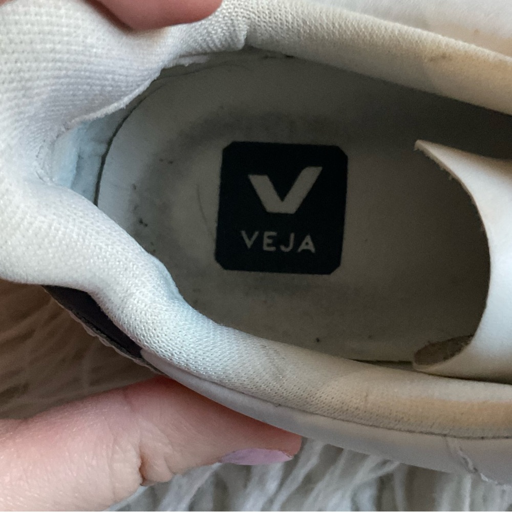 Veja White/Black Sustainable Leather V-10 Logo Retro Low Top Lace Up Sneakers 7 - Picture 10 of 11